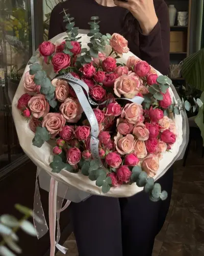 Кустовая роза с эвкалиптом М