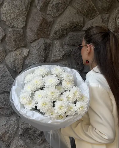 Белая хризантема