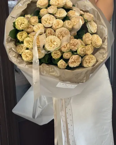 Моно букет из персиковой розы